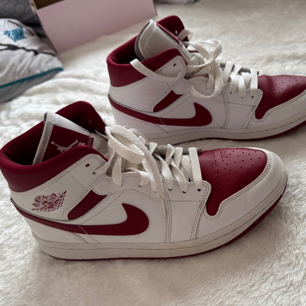 Air Jordan 1 Mid Chicago White Gym Red Size 9.5
